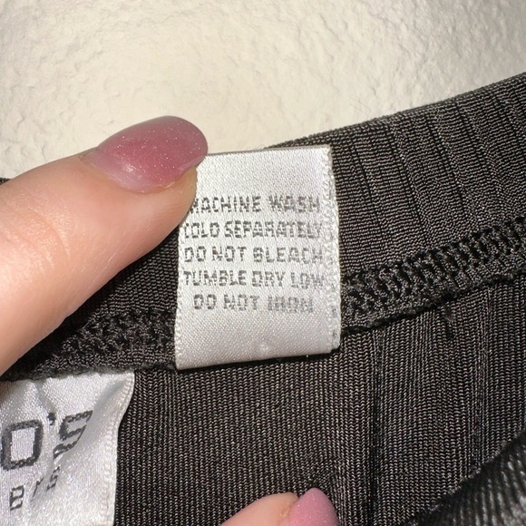 Chicos travelers women’s dark grey pants 3 short contemporary - Picture 5 of 8